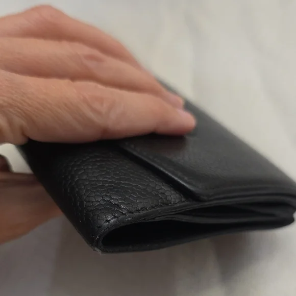 CHANEL Black Pebbled Leather Wallet - Picture 13 of 16